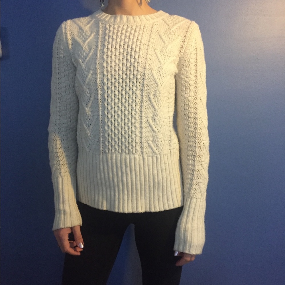 Super cute gap sweater!